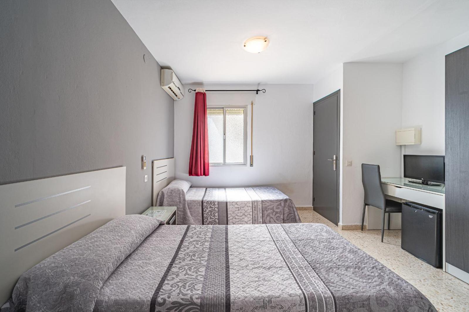 Hostal Ocana Manilva Extérieur photo